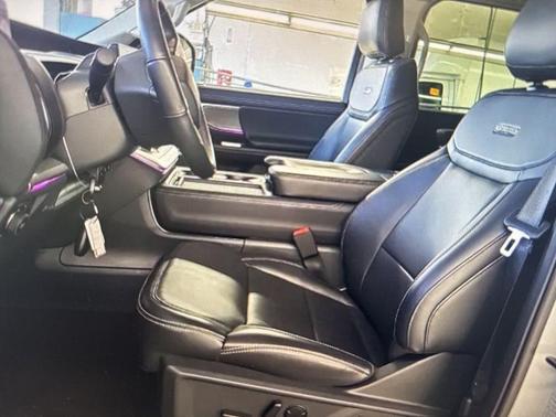 Oxford White 2025 Ford Expedition Max Platinum