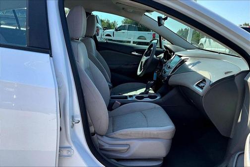Summit White 2018 Chevrolet Cruze LS