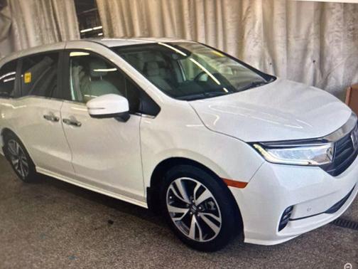 White 2022 Honda Odyssey Touring