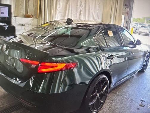 Verde 2020 Alfa Romeo Giulia Base