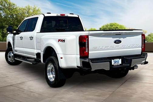 Star White 2026 Ford F-350 Lariat Super Duty