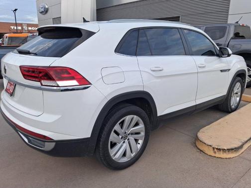 Pure White 2022 Volkswagen Atlas Cross Sport 2.0T SE w/Technology
