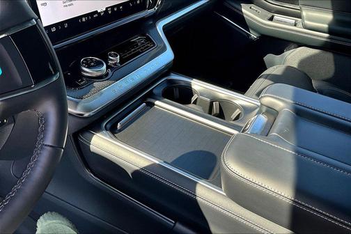 Oxford White 2026 Ford Expedition Platinum