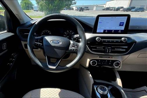 Gray Metallic 2022 Ford Escape SE