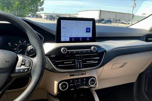 Gray Metallic 2022 Ford Escape SE
