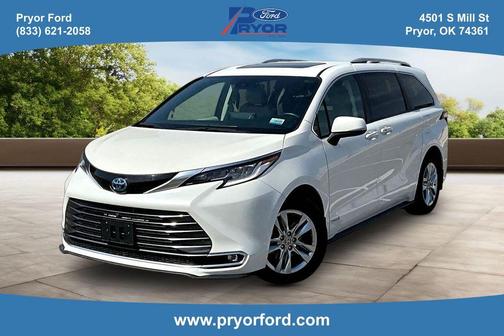 White 2021 Toyota Sienna XLE