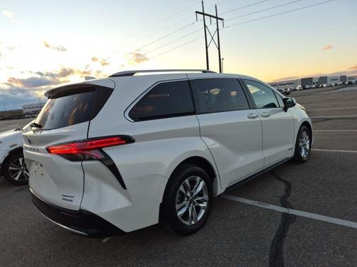 2021 Toyota Sienna XLE