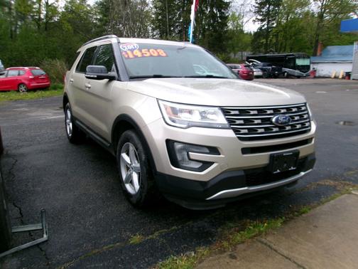 Tan 2017 Ford Explorer XLT