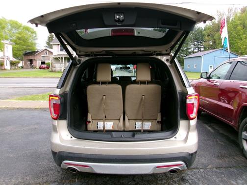 Tan 2017 Ford Explorer XLT