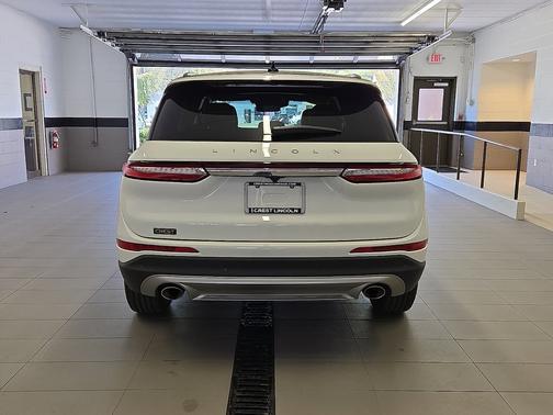 Crystal White Metallic Clearcoat 2025 Lincoln Corsair Reserve AWD