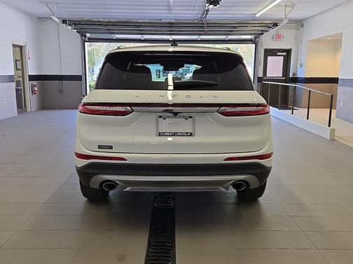 Crystal White Metallic Clearcoat 2025 Lincoln Corsair Reserve AWD