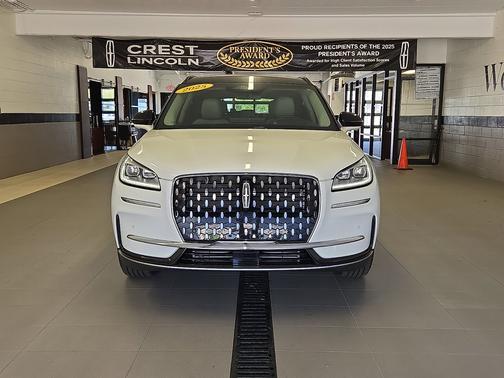 Crystal White Metallic Clearcoat 2025 Lincoln Corsair Reserve AWD