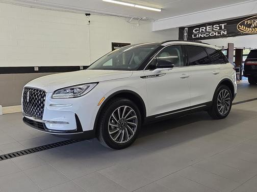 Crystal White Metallic Clearcoat 2025 Lincoln Corsair Reserve AWD