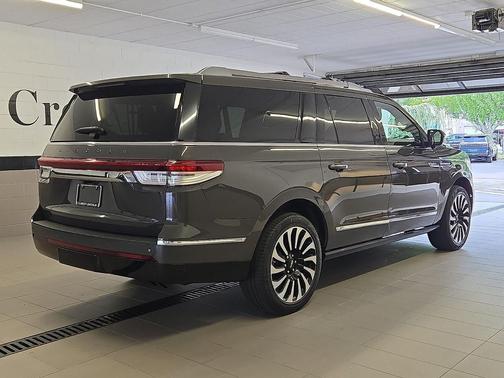 Chroma Caviar Dark Gray Metallic Clearcoat 2023 Lincoln Navigator L Black Label 4x4
