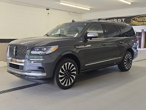 Chroma Caviar Dark Gray Metallic Clearcoat 2023 Lincoln Navigator L Black Label 4x4