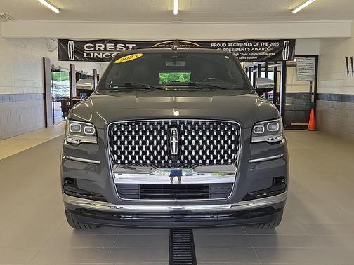 Chroma Caviar Dark Gray Metallic Clearcoat 2023 Lincoln Navigator L Black Label 4x4