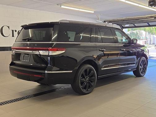 Infinite Black Metallic Clearcoat 2022 Lincoln Navigator L Reserve 4x4