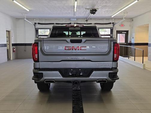 Sterling Metallic 2025 GMC Sierra 1500 4WD Crew Cab 147" Denali