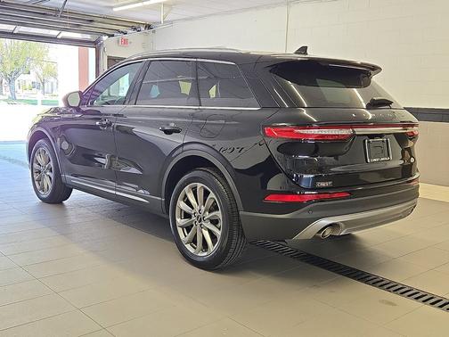 Infinite Black Metallic Clearcoat 2022 Lincoln Corsair Standard AWD