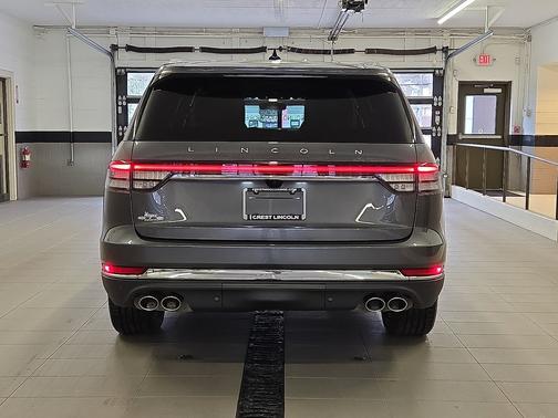 Silver Radiance Metallic Clearcoat 2023 Lincoln Aviator Standard AWD
