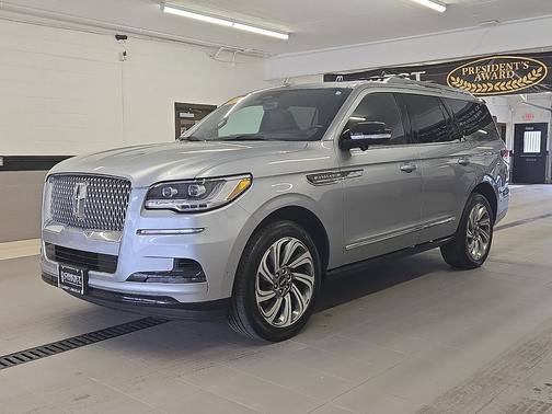 Silver Radiance Metallic Clearcoat 2023 Lincoln Navigator Reserve 4x4