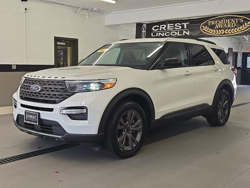 Oxford White 2022 Ford Explorer XLT 4WD
