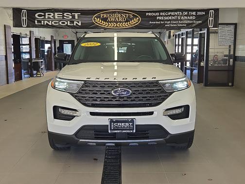 Oxford White 2022 Ford Explorer XLT 4WD