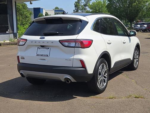 Star White Metallic Tri-Coat 2022 Ford Escape SEL AWD
