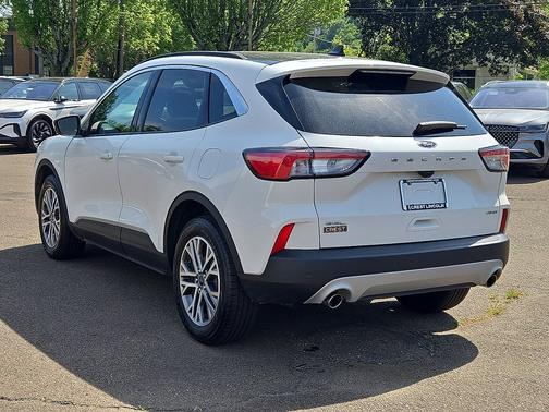 Star White Metallic Tri-Coat 2022 Ford Escape SEL AWD