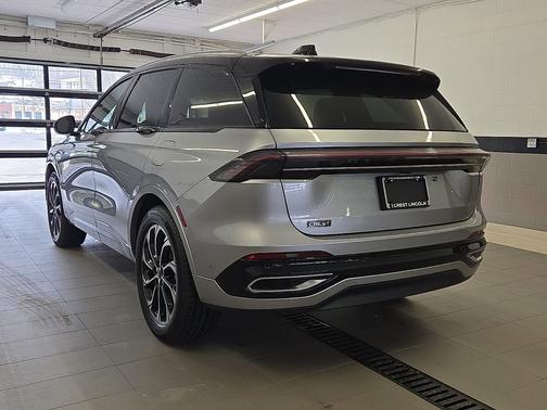 Silver Radiance Metallic Clearcoat 2024 Lincoln Nautilus Reserve AWD