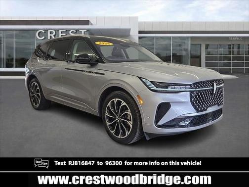 Silver Radiance Metallic Clearcoat 2024 Lincoln Nautilus Reserve AWD