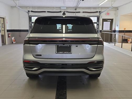 Silver Radiance Metallic Clearcoat 2024 Lincoln Nautilus Reserve AWD