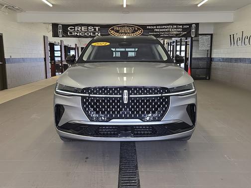 Silver Radiance Metallic Clearcoat 2024 Lincoln Nautilus Reserve AWD