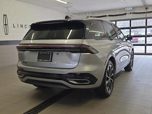 Silver Radiance Metallic Clearcoat 2024 Lincoln Nautilus Reserve AWD