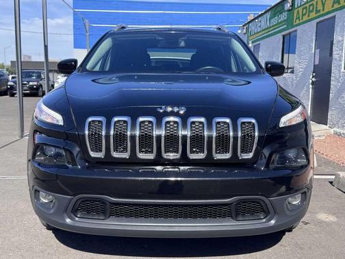Diamond Black Crystal Pearlcoat 2017 Jeep Cherokee Latitude
