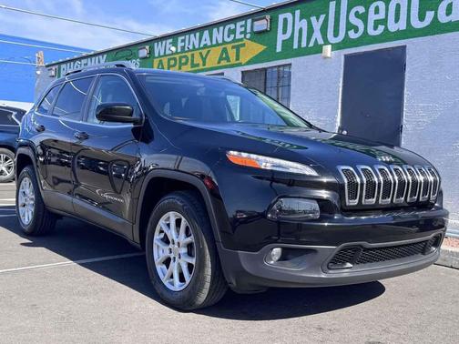 Diamond Black Crystal Pearlcoat 2017 Jeep Cherokee Latitude