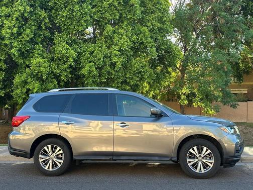 2019 Nissan Pathfinder S