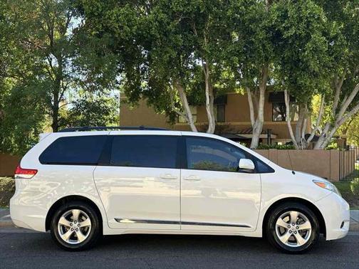 2014 Toyota Sienna LE
