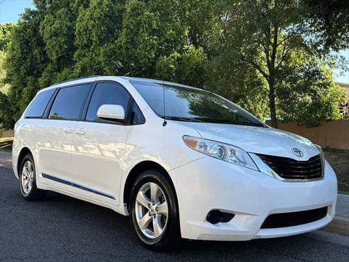 2014 Toyota Sienna LE