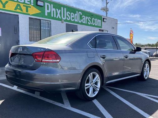 2014 Volkswagen Passat 1.8T Auto SE w/Sunroof & Nav