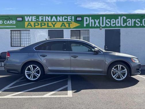 2014 Volkswagen Passat 1.8T Auto SE w/Sunroof & Nav