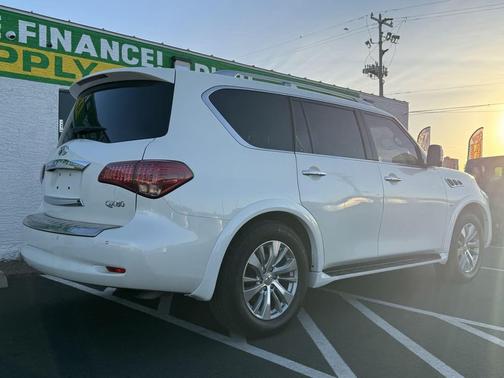 2017 INFINITI QX80 Base