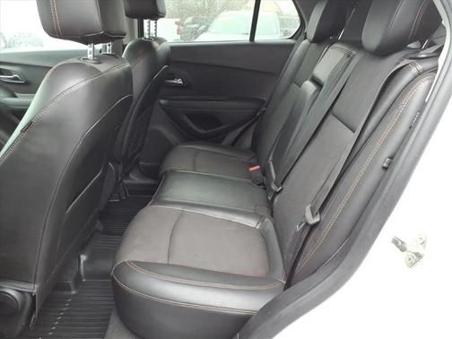 Summit White 2018 Chevrolet Trax LT