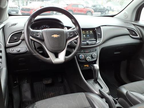 Summit White 2018 Chevrolet Trax LT