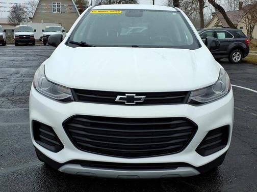 Summit White 2018 Chevrolet Trax LT