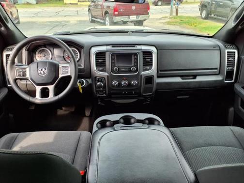 2024 RAM 1500 Classic Warlock Crew Cab 4x4 5'7' Box