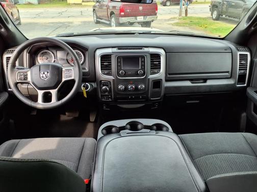 2024 RAM 1500 Classic Warlock Crew Cab 4x4 5'7' Box