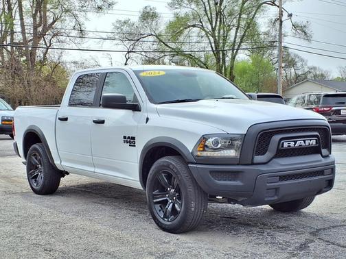 2024 RAM 1500 Classic Warlock Crew Cab 4x4 5'7' Box