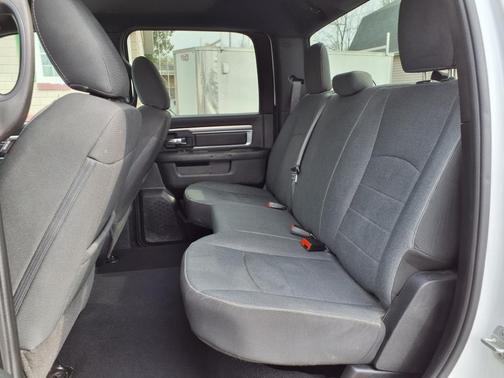 2024 RAM 1500 Classic Warlock Crew Cab 4x4 5'7' Box