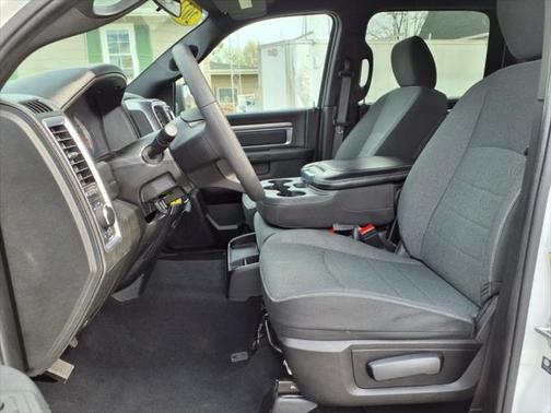 2024 RAM 1500 Classic Warlock Crew Cab 4x4 5'7' Box